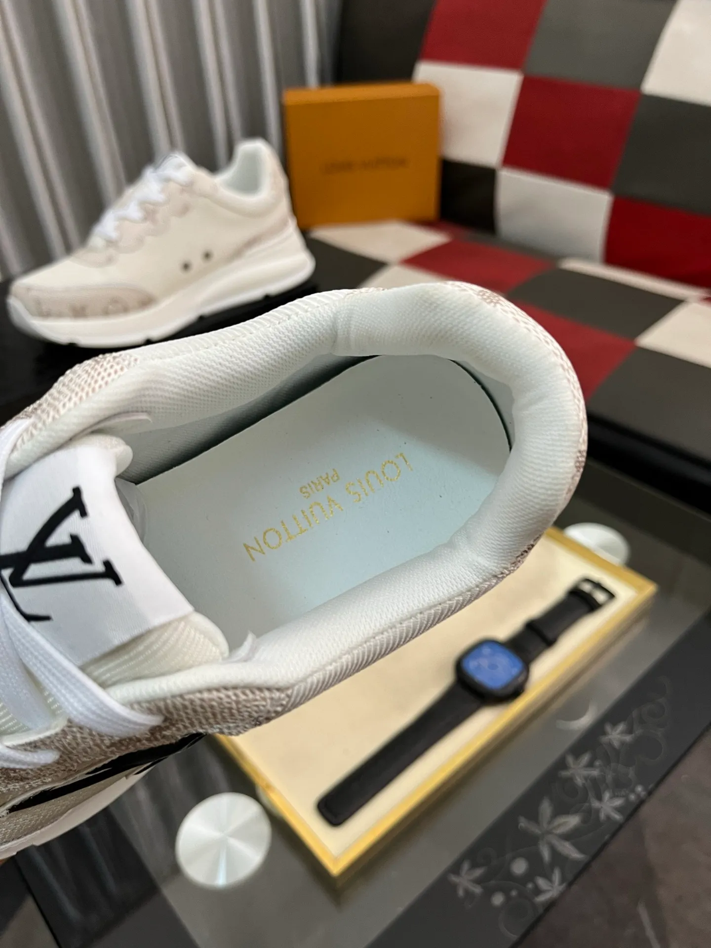 Men's shoes 💰458⌚️⌚️【LOUlS VUlTTON】Louis Vuitton ~ unique and casual style. LV counter purchasing 🏃casual shoes😍😍 are on sale at the men's counter at the same time. Italian imported brands select top-layer Italian cowhide. 🐑Sheepskin lining (refuses to discolor and grind feet) Sole: Original sole specially provided by the original factory 🎬Better in kind Code number: 38-443⃣️Color selection
